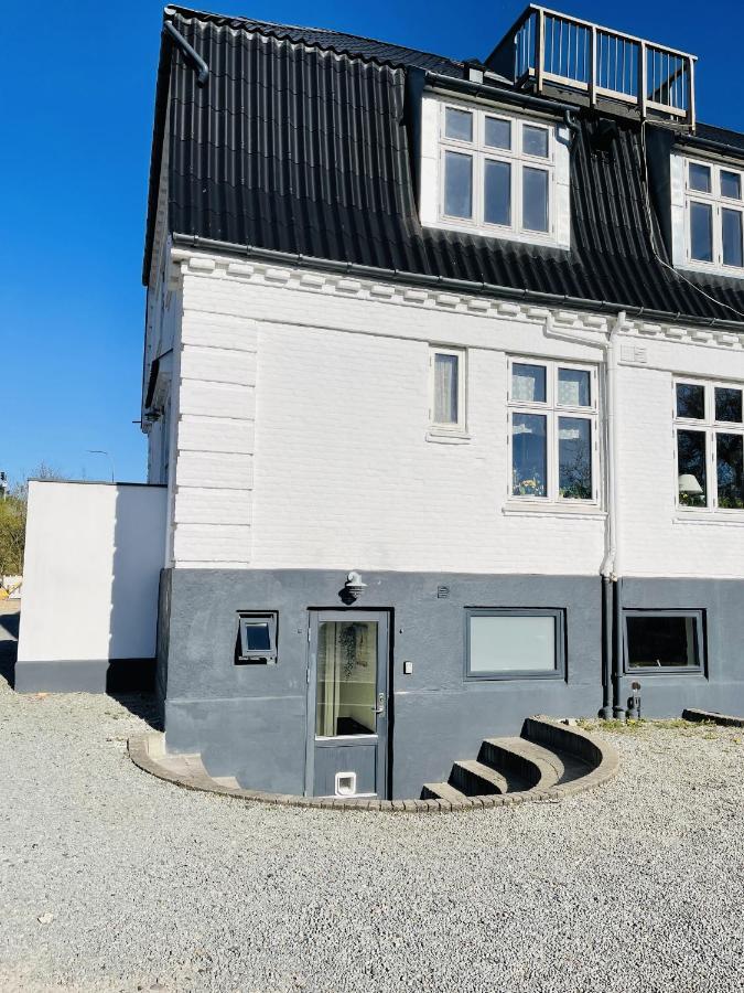 Aday - Charming With Terrace Ålborg
