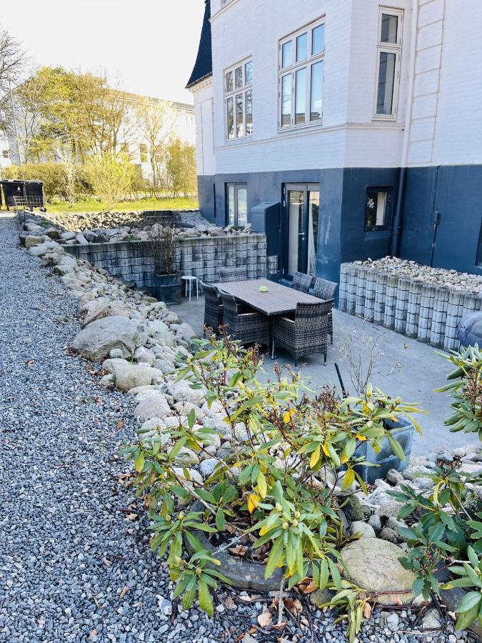 Aday - Charming With Terrace Ålborg
